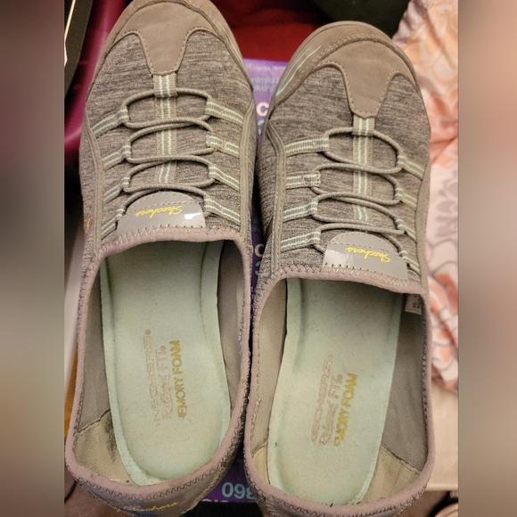 Skechers Women's Relaxed Fit Slip On Sneakers Shoes Memory Foam Insoles Size 10 - Picture 2 of 9